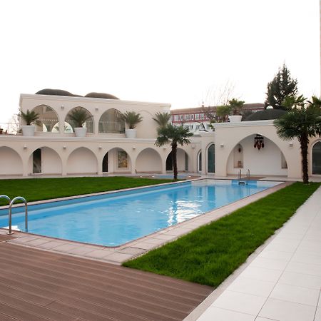 Holiday Inn Istanbul City By Ihg Istambul Facilidades foto The swimming pool