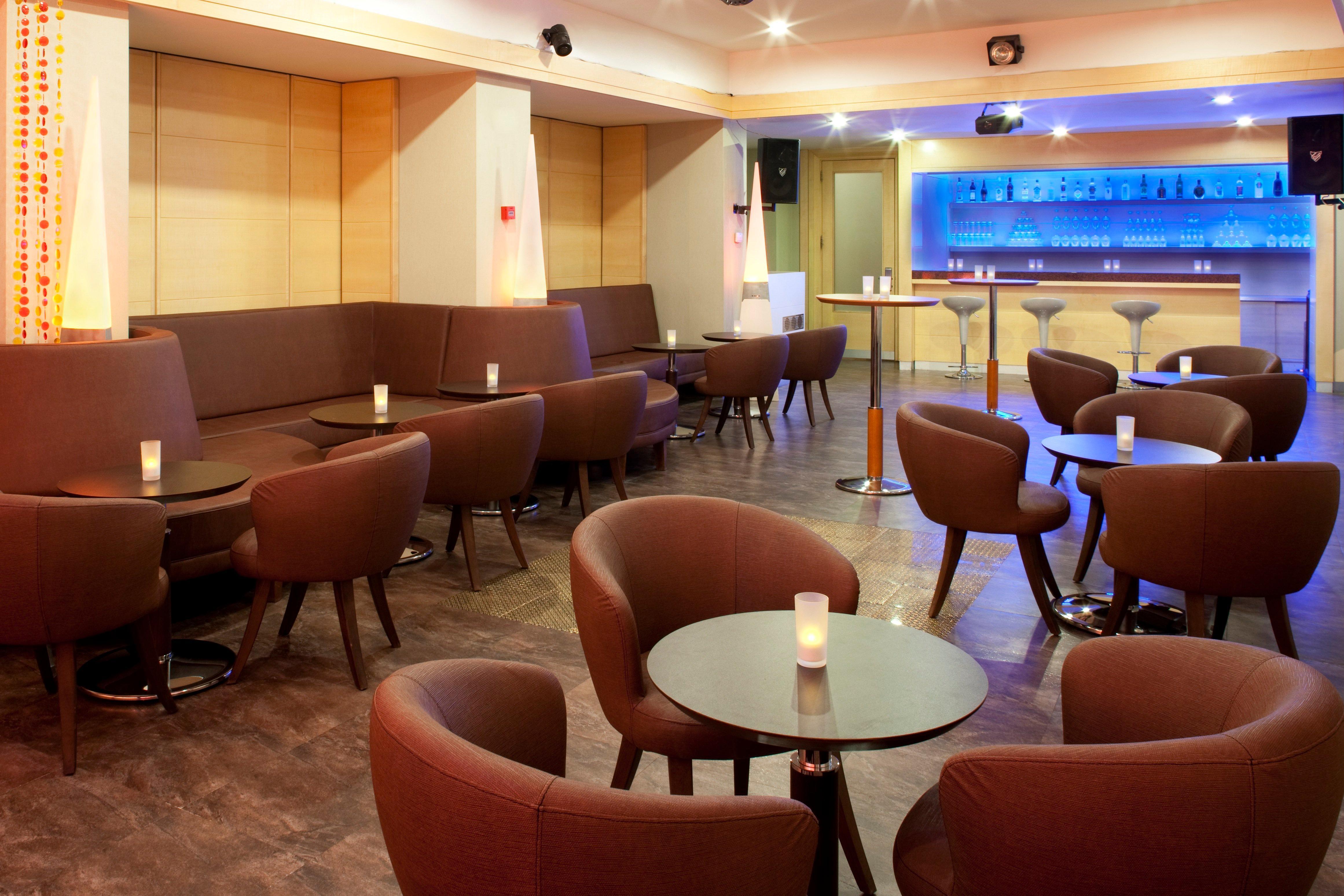 Holiday Inn Istanbul City By Ihg Istambul Exterior foto The bar at the 2008 Berlinale