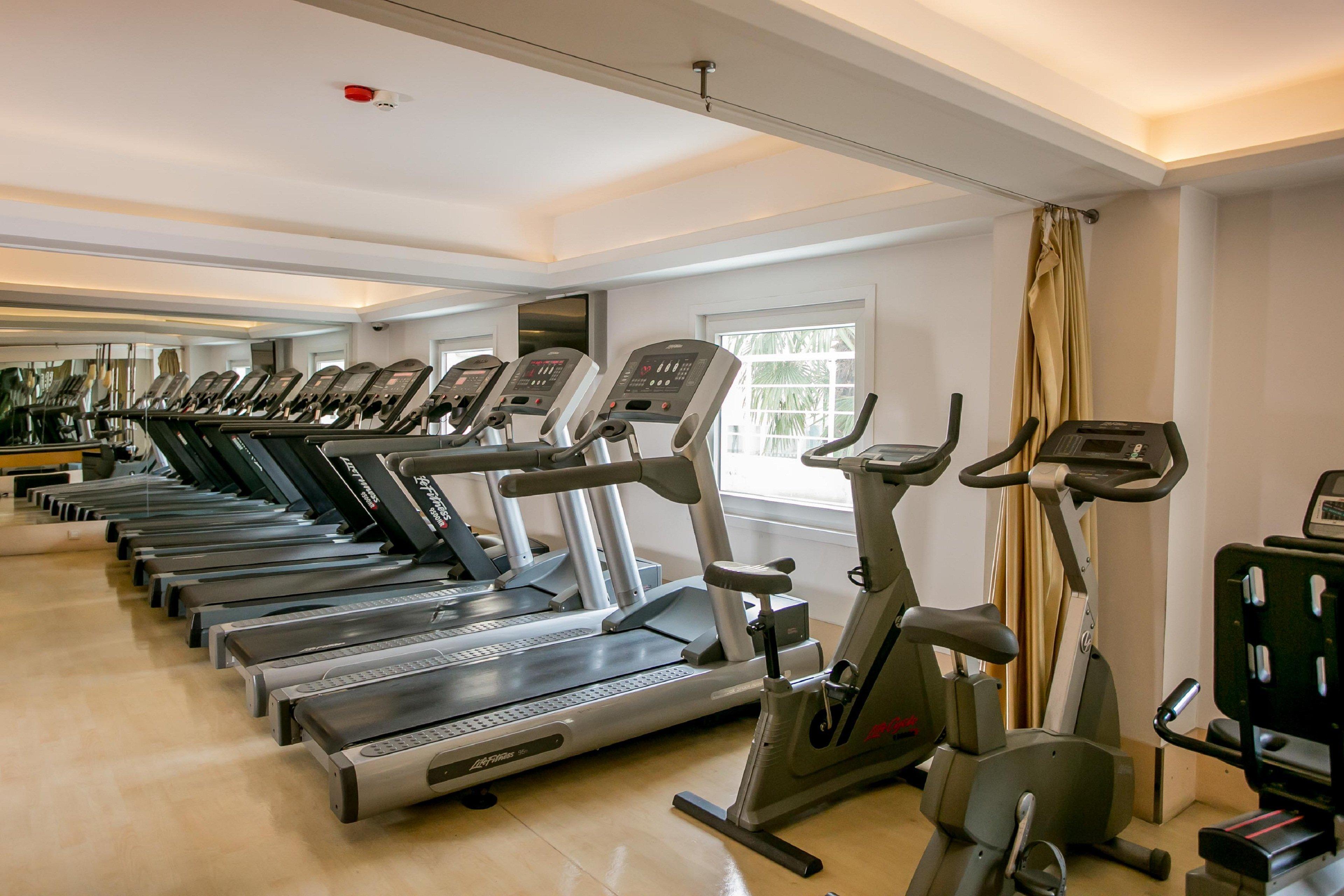Holiday Inn Istanbul City By Ihg Istambul Exterior foto The gym at the hotel