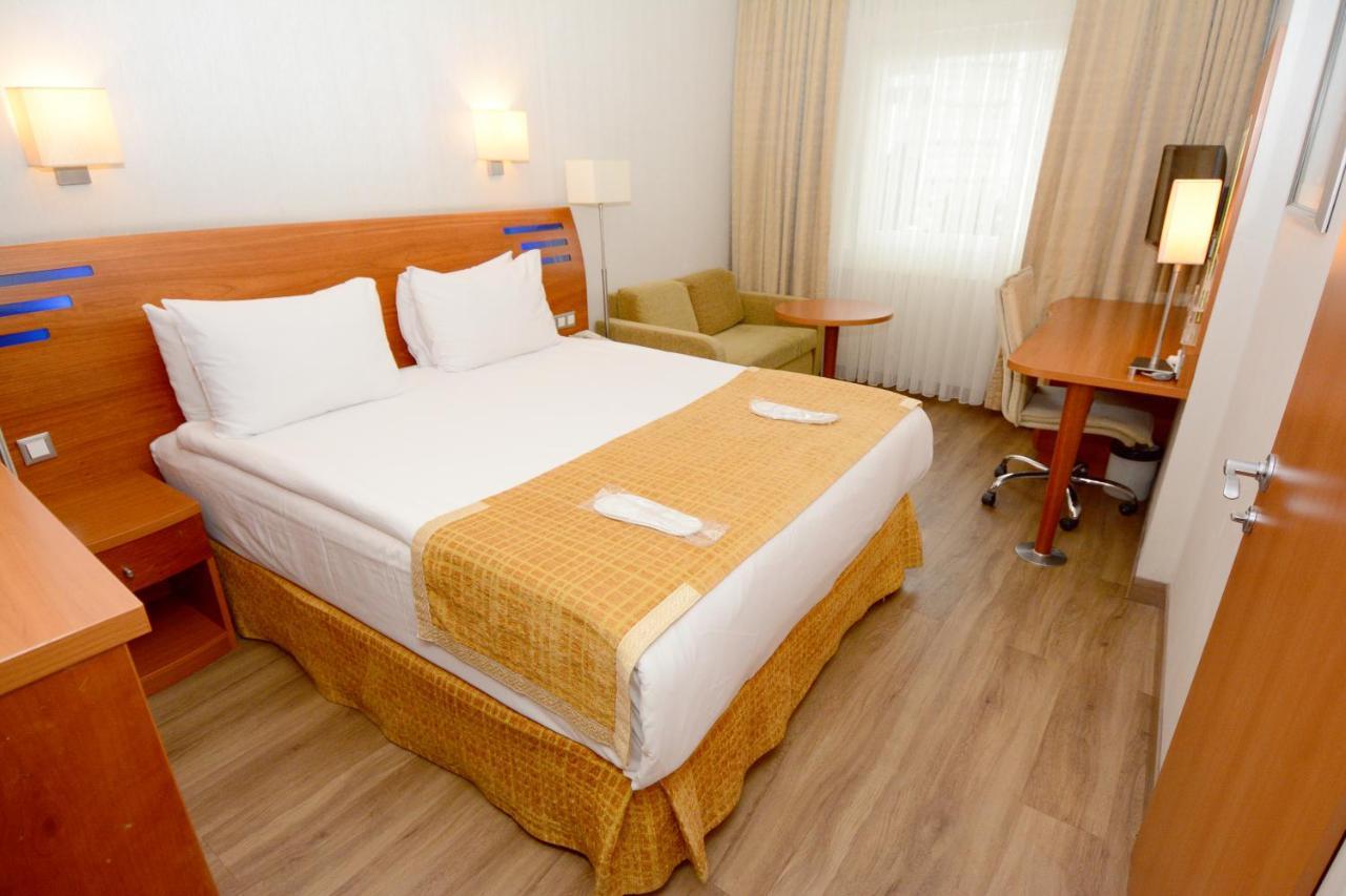 Holiday Inn Istanbul City By Ihg Istambul Exterior foto A room at the hotel