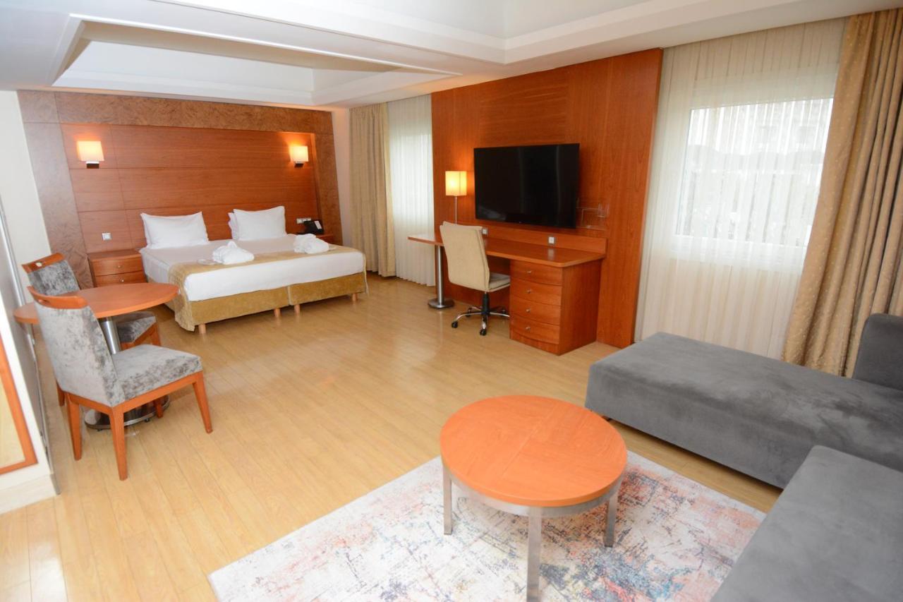 Holiday Inn Istanbul City By Ihg Istambul Exterior foto