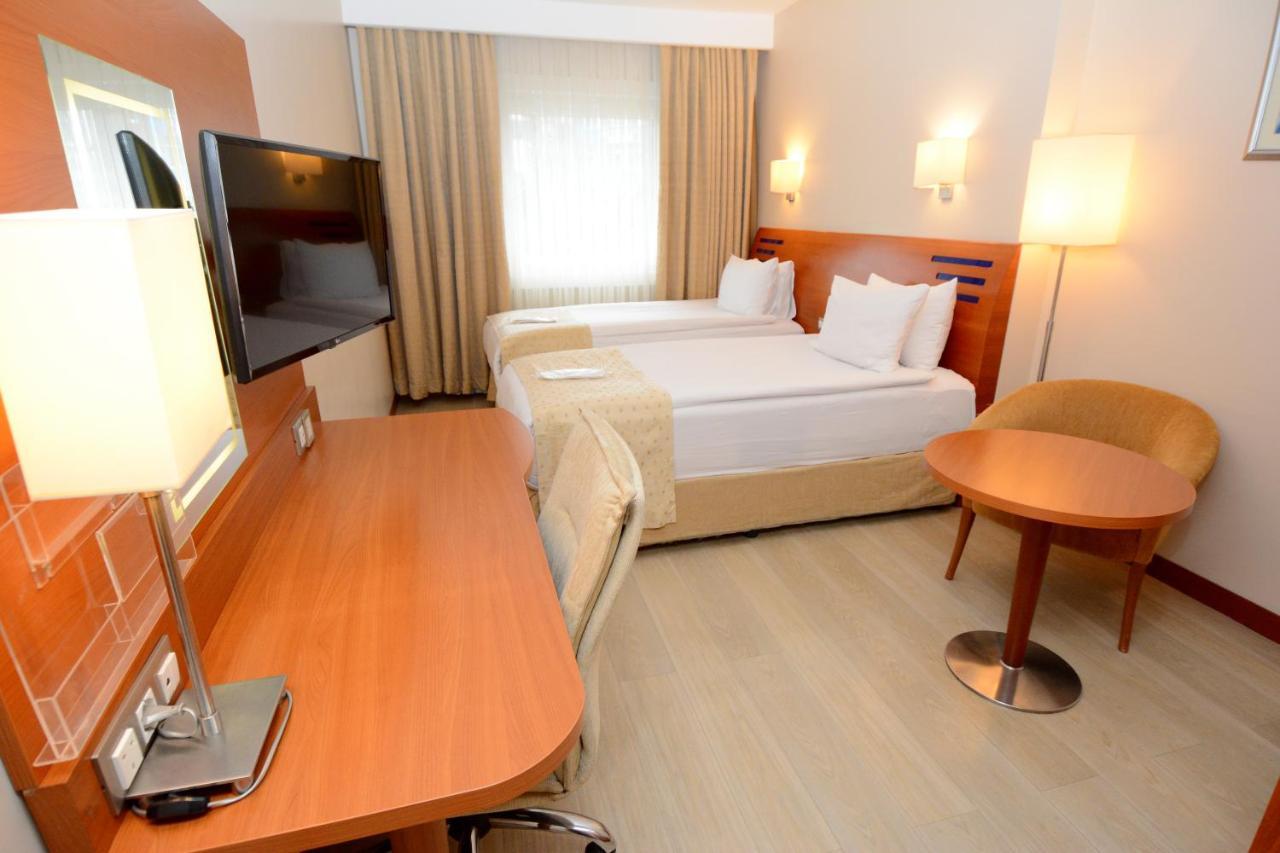 Holiday Inn Istanbul City By Ihg Istambul Exterior foto A room at the hotel