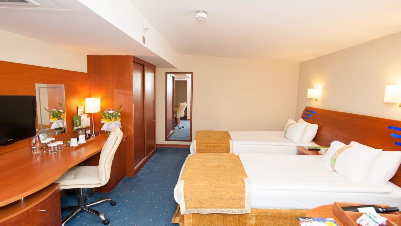 Holiday Inn Istanbul City By Ihg Istambul Exterior foto A typical hotel room