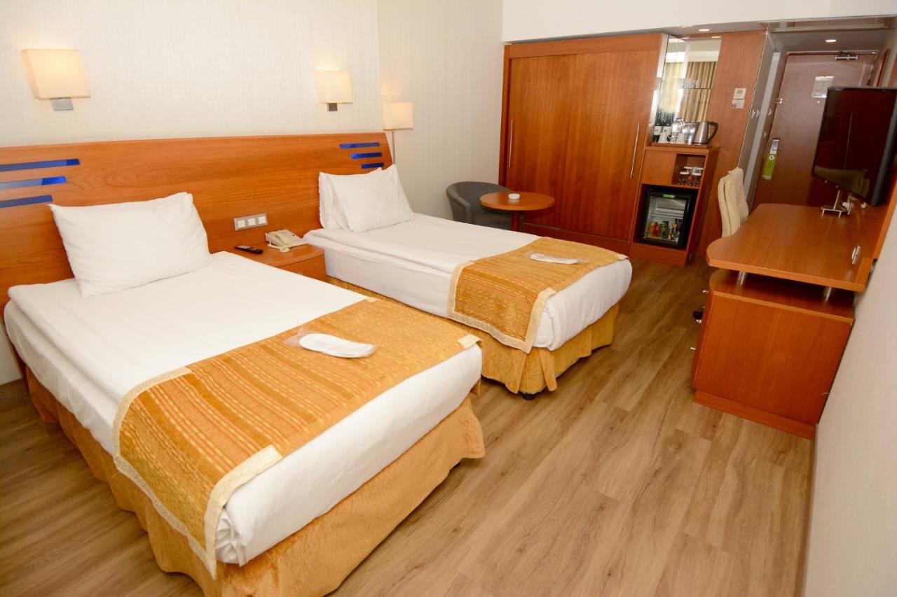 Holiday Inn Istanbul City By Ihg Istambul Exterior foto A room at the hotel